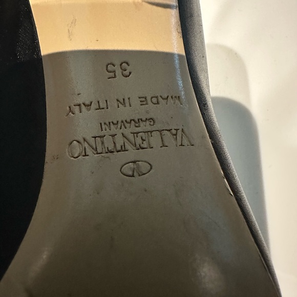 Valentino Garavino Black rockstud pump size 35. used, excellent condition - Picture 8 of 16